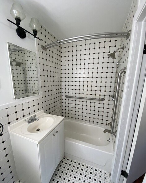 Building Photo - 10 Tollgate Ct
