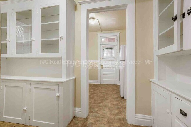 Building Photo - 2316 E 12th Ave