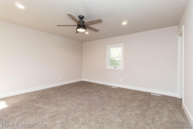 Building Photo - 5485 Hammersmith Dr