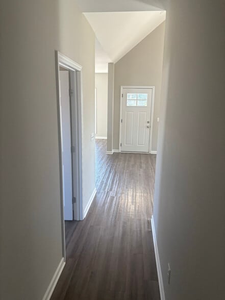 Building Photo - 221 Cherokee Dr