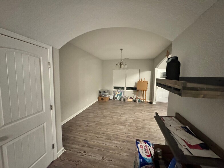 Building Photo - 7005 Doummar Dr