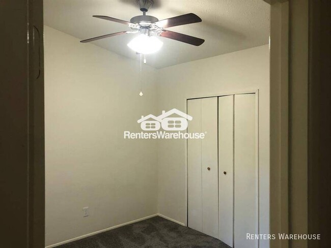 Building Photo - Recently painted, this 3 bedroom 2 bath ho...