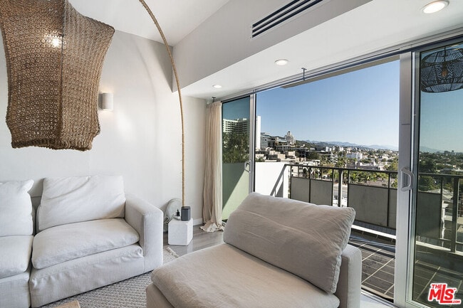 Building Photo - 1155 N La Cienega Blvd