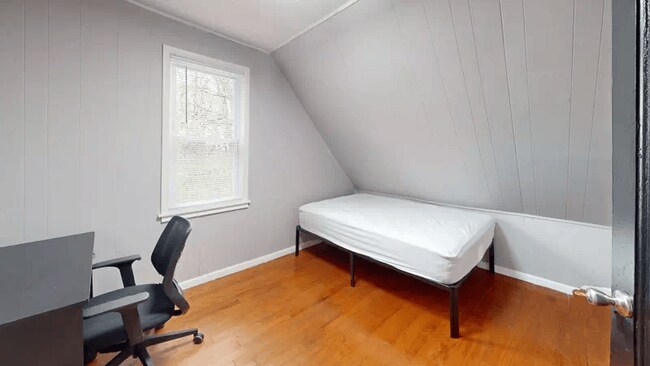 Building Photo - 308 S Beech St