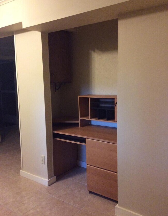 Building Photo - 823 N Arlington Ave