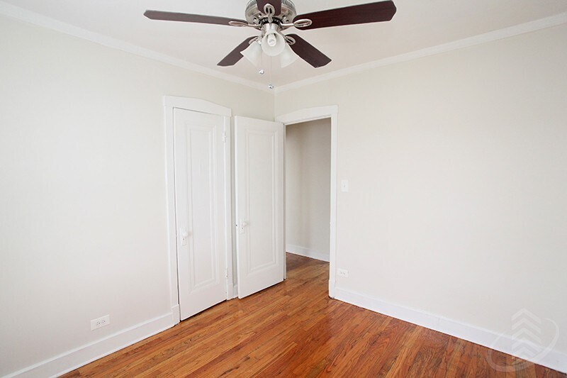 Building Photo - 6364 N Hermitage Ave