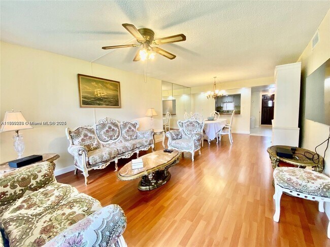 Primary Photo - 671 S Hollybrook Dr