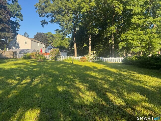 Building Photo - 482 Ash Dr