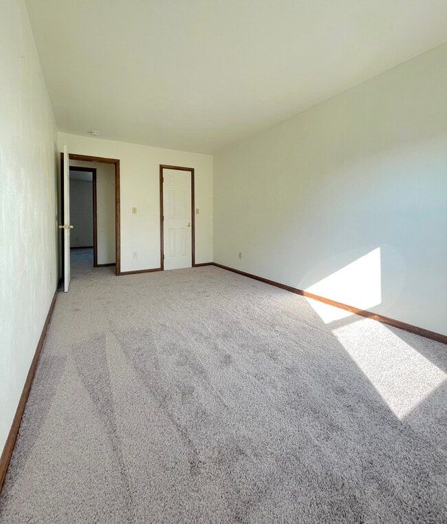 Building Photo - 5523 Gates Landing Rd