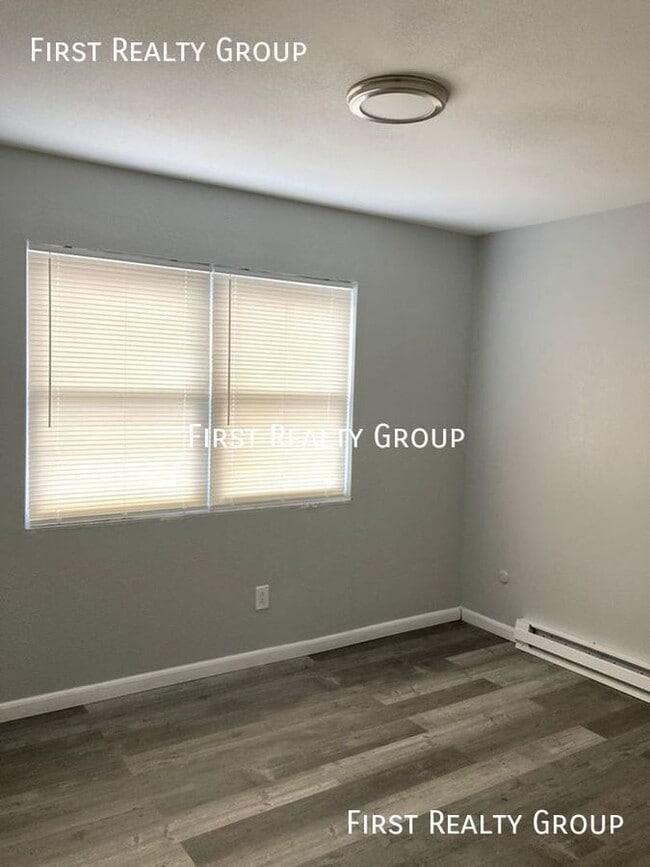 Building Photo - 305 N Broadway-#4