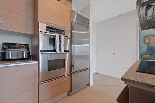 Building Photo - 218 SE 14th St