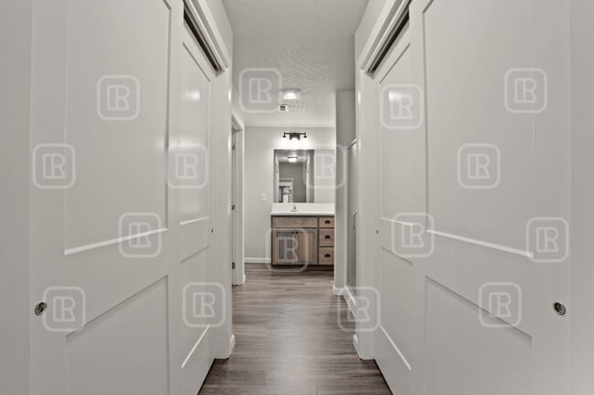 Building Photo - 17014 E Knox Ln