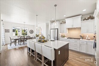 Building Photo - Live in Luxury! 3 bed 2 bath with gorgeous...