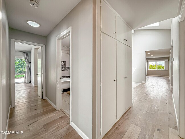 Building Photo - 360 N Greenmeadow Ave