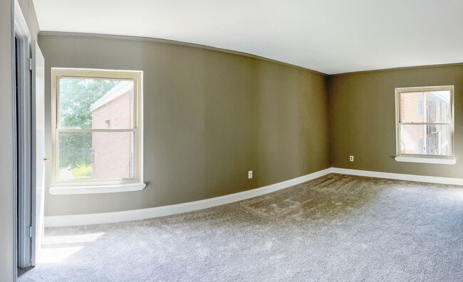 Building Photo - Suitland MD 2 BR 1 BA Renovated Condo