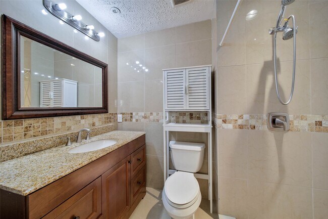 Building Photo - 2603 Rosewood Pl
