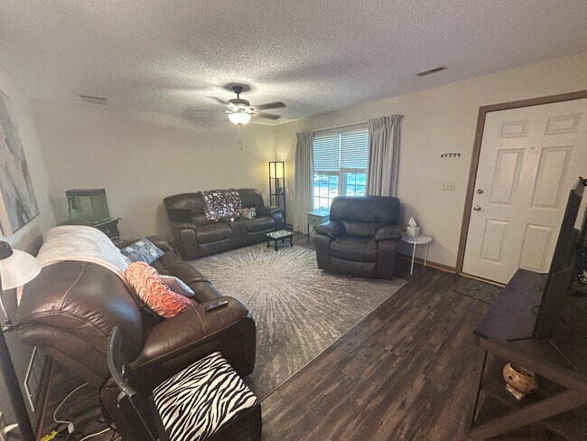 Building Photo - 1820 SW 6th St