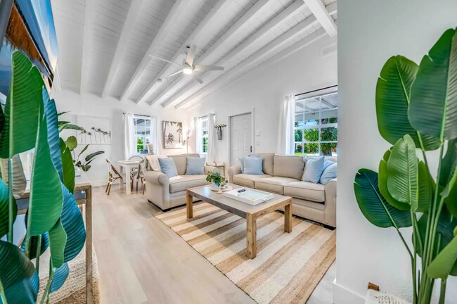 Building Photo - 140 SE 9th Ave