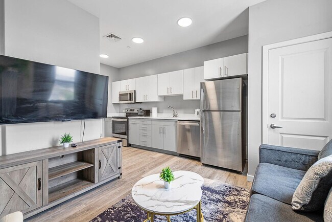 Building Photo - 95 Broadway-SI ID1240360P