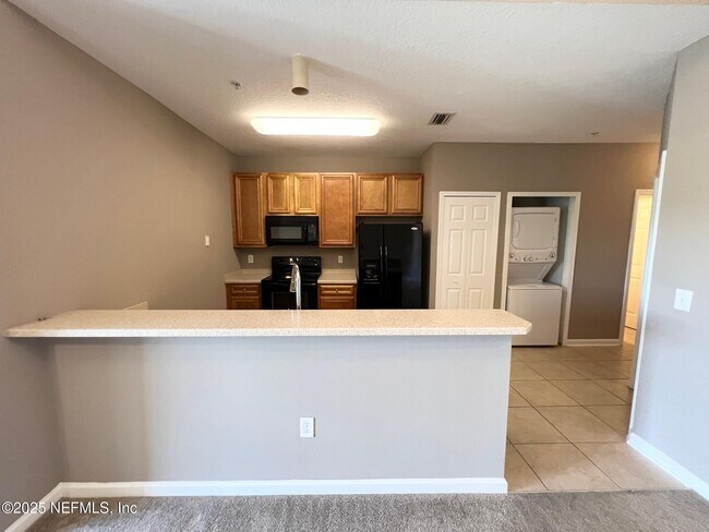 Building Photo - 8210 Green Parrot Rd