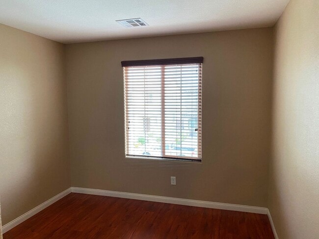 Building Photo - Southwest Beauty!