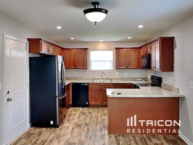 Building Photo - 537 Twyla Dr