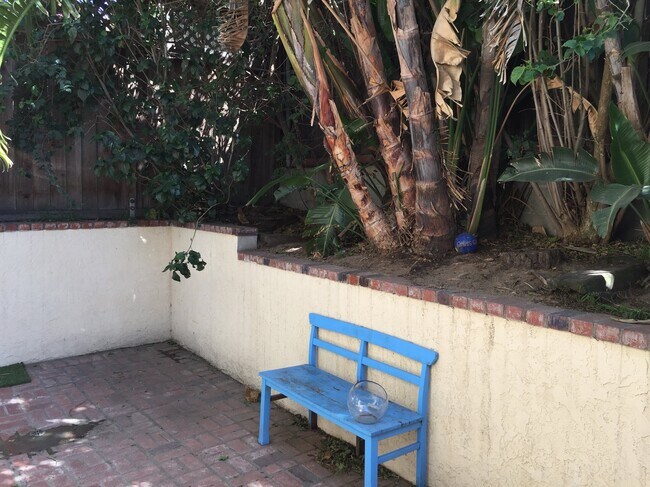 Building Photo - 1722 Armour Ln