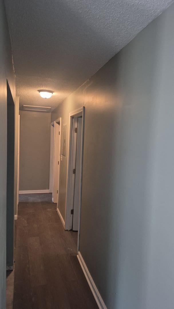 Building Photo - Spacious 4 Bedroom House