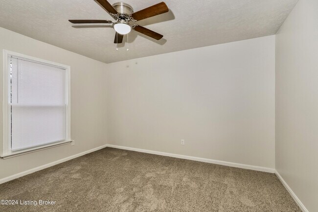 Building Photo - 9104 Royal Oak Dr