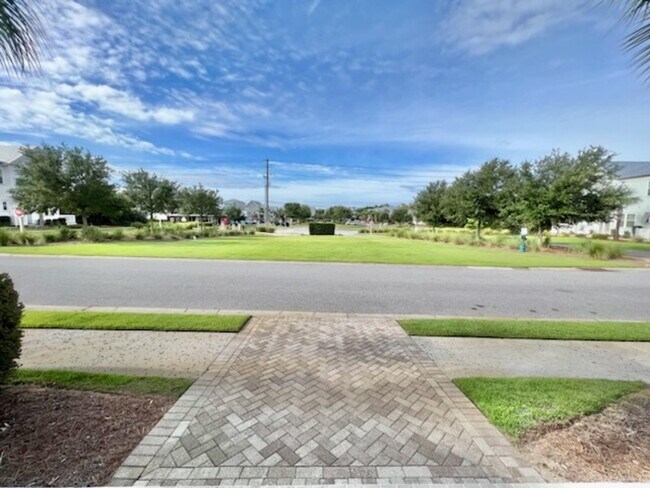 Building Photo - 15 E Milestone Dr