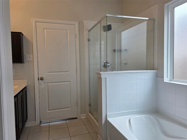 Building Photo - 3414 Riverside Glen Ln