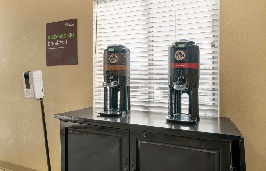 Building Photo - Furnished Studio-Cincinnati - Blue Ash - Reagan Highway