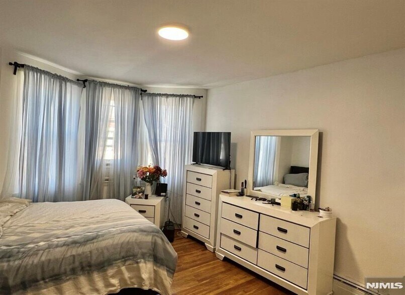 Building Photo - 616 Frank E Rodgers Blvd N