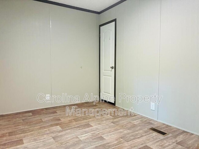 Building Photo - 315 Starling Ln