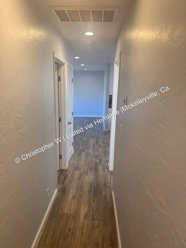 Building Photo - 1229 Fernwood Dr