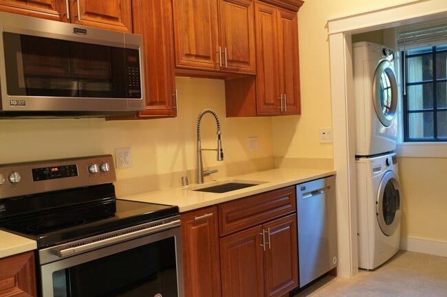 Building Photo - 3839-3136 136th Ave NE