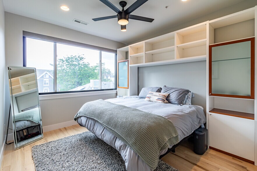 Master bedroom with king bed and zero-G bed frame - 4014 Tejon St