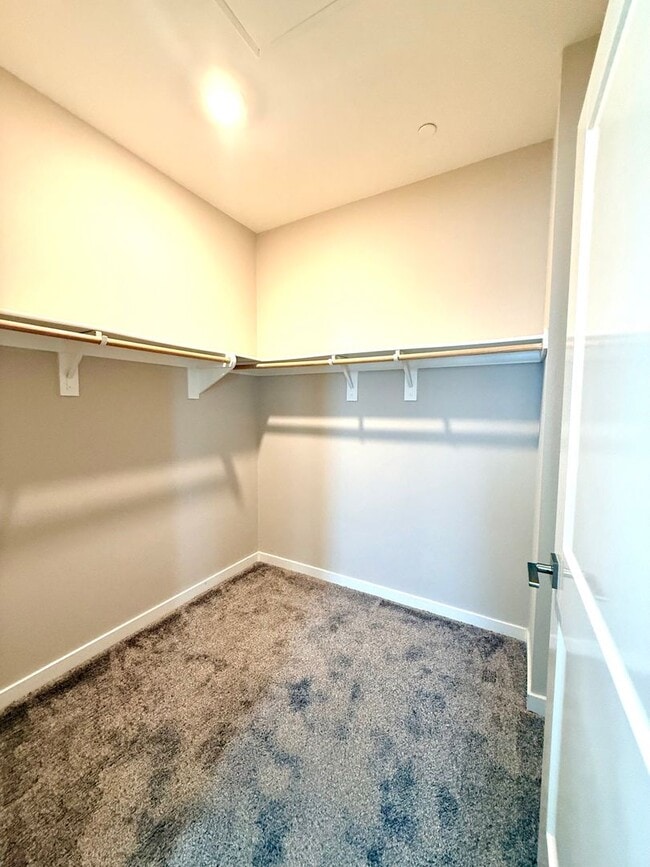 Building Photo - Newer 2 bedroom 2 bath luxury SMART HOME c...