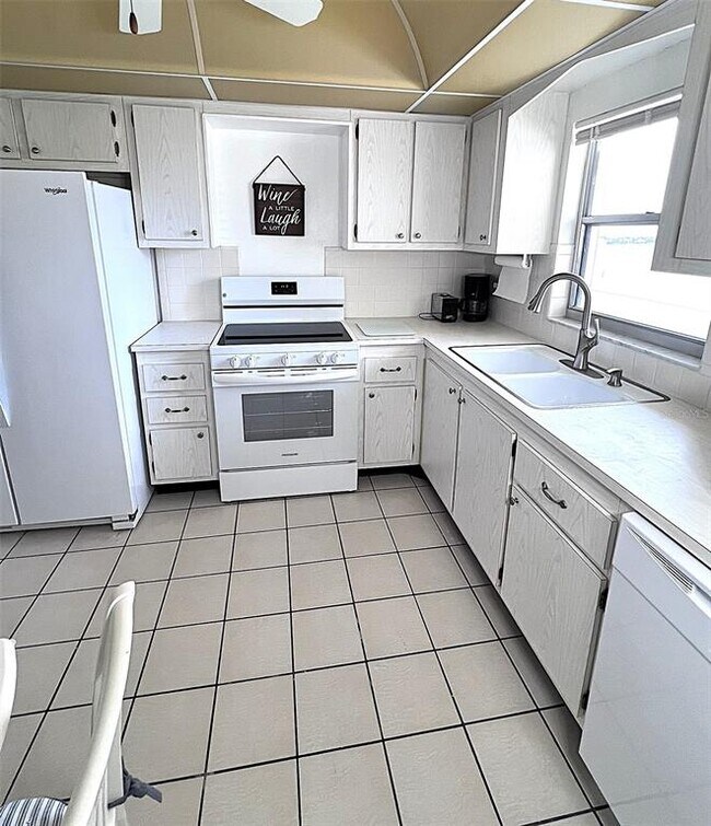 Building Photo - 4775 Cove Cir