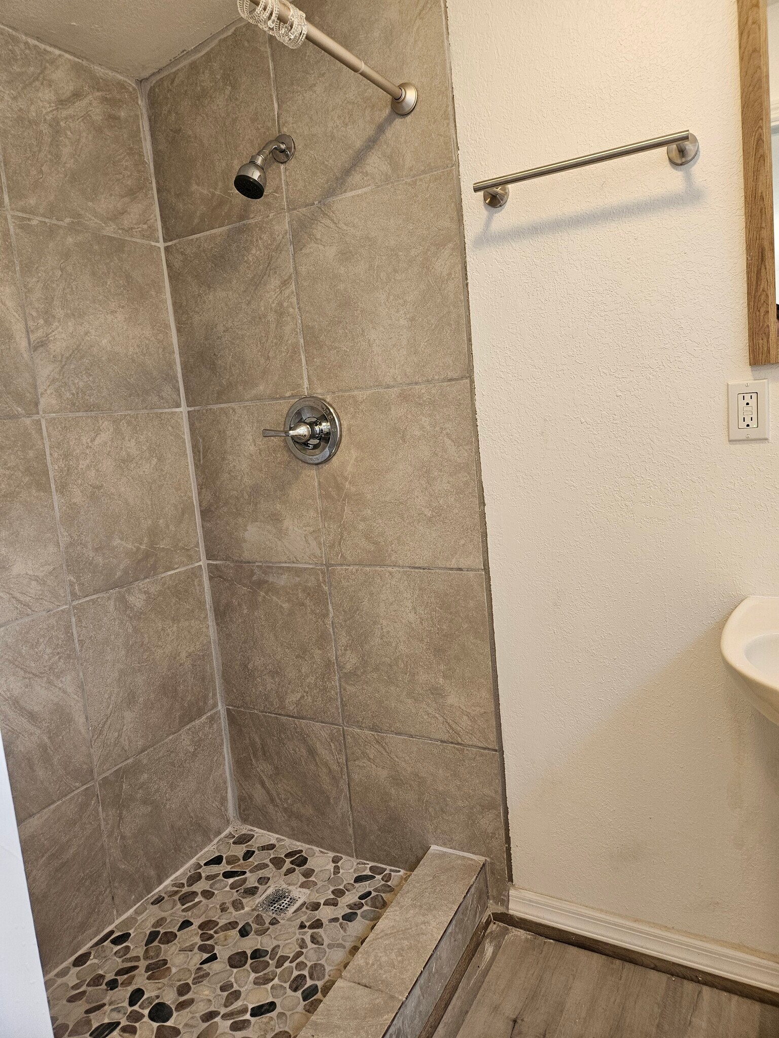 Building Photo - 3710 E Flora St