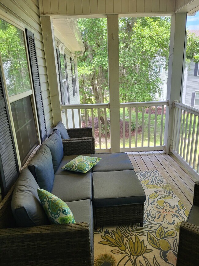 Building Photo - 407 S Elgin Ct