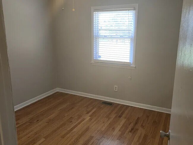 Building Photo - 840 Durwood Dr