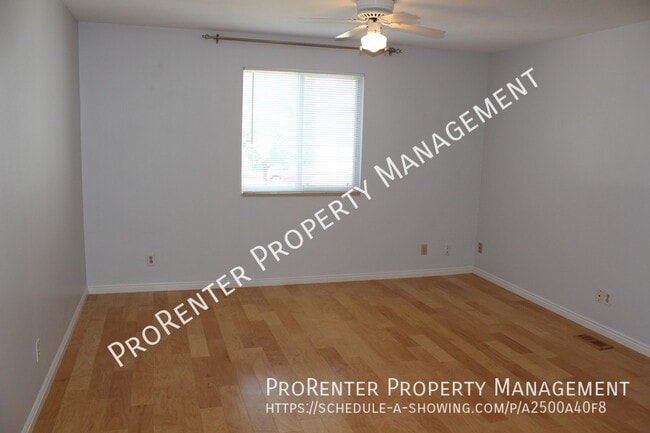 Building Photo - 523 Applewood Dr