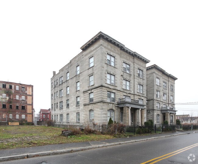 Building Photo - 40-46 E Liberty St