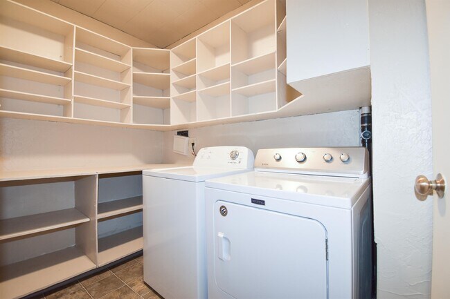 Building Photo - 2334 Augusta St