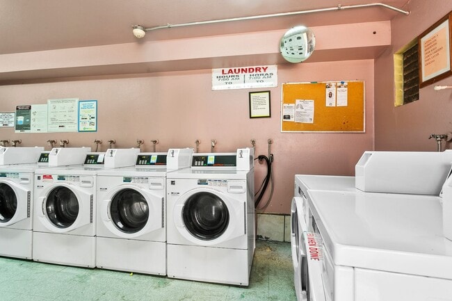 Building Photo - Newly Remodeled 1-Bed Condo in The Spectru...