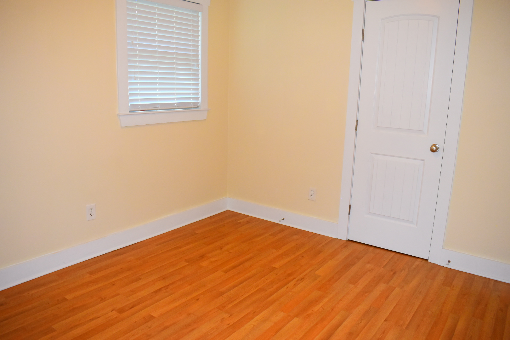 Building Photo - 1001 Dickens Dr