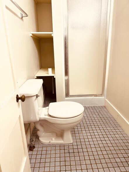 Building Photo - 252 Forest Ave