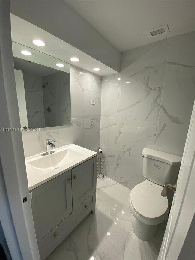 Building Photo - 7441 Wayne Ave