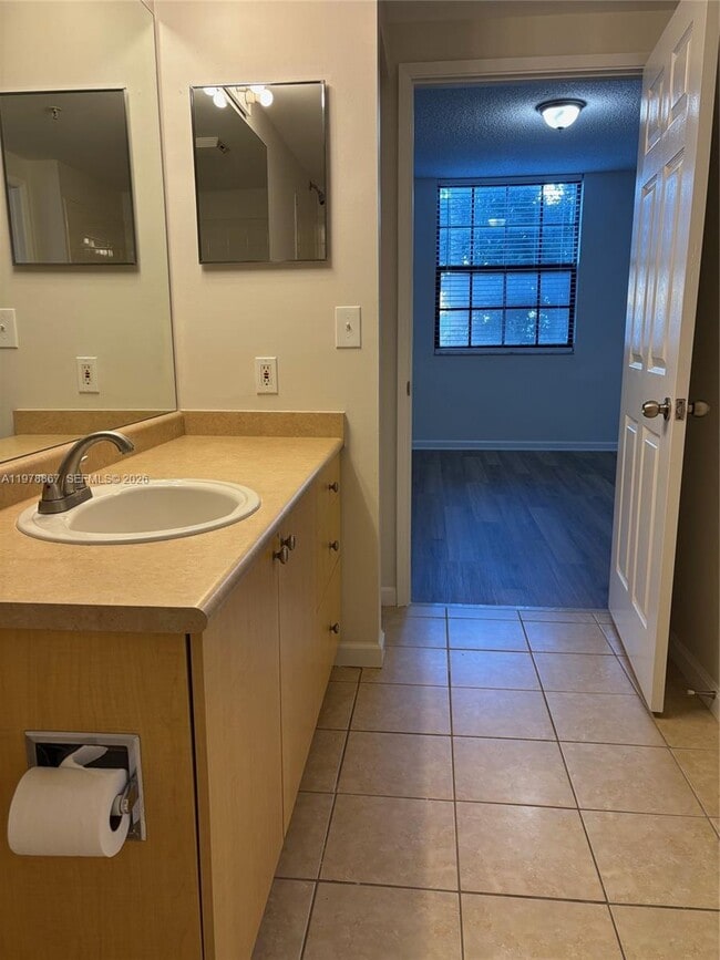 Building Photo - 1919 Van Buren St